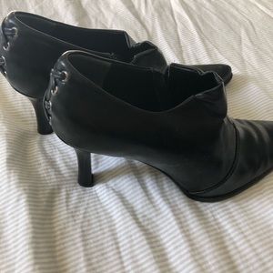 Women’s pointed booties